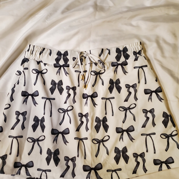 Jess Lea Pants - Elegant Black Bow Print Women's Shorts